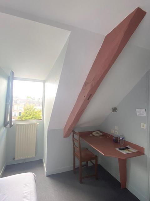 Hotel La Tour Des Anglais Mayenne Eksteriør billede