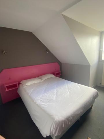 Hotel La Tour Des Anglais Mayenne Eksteriør billede
