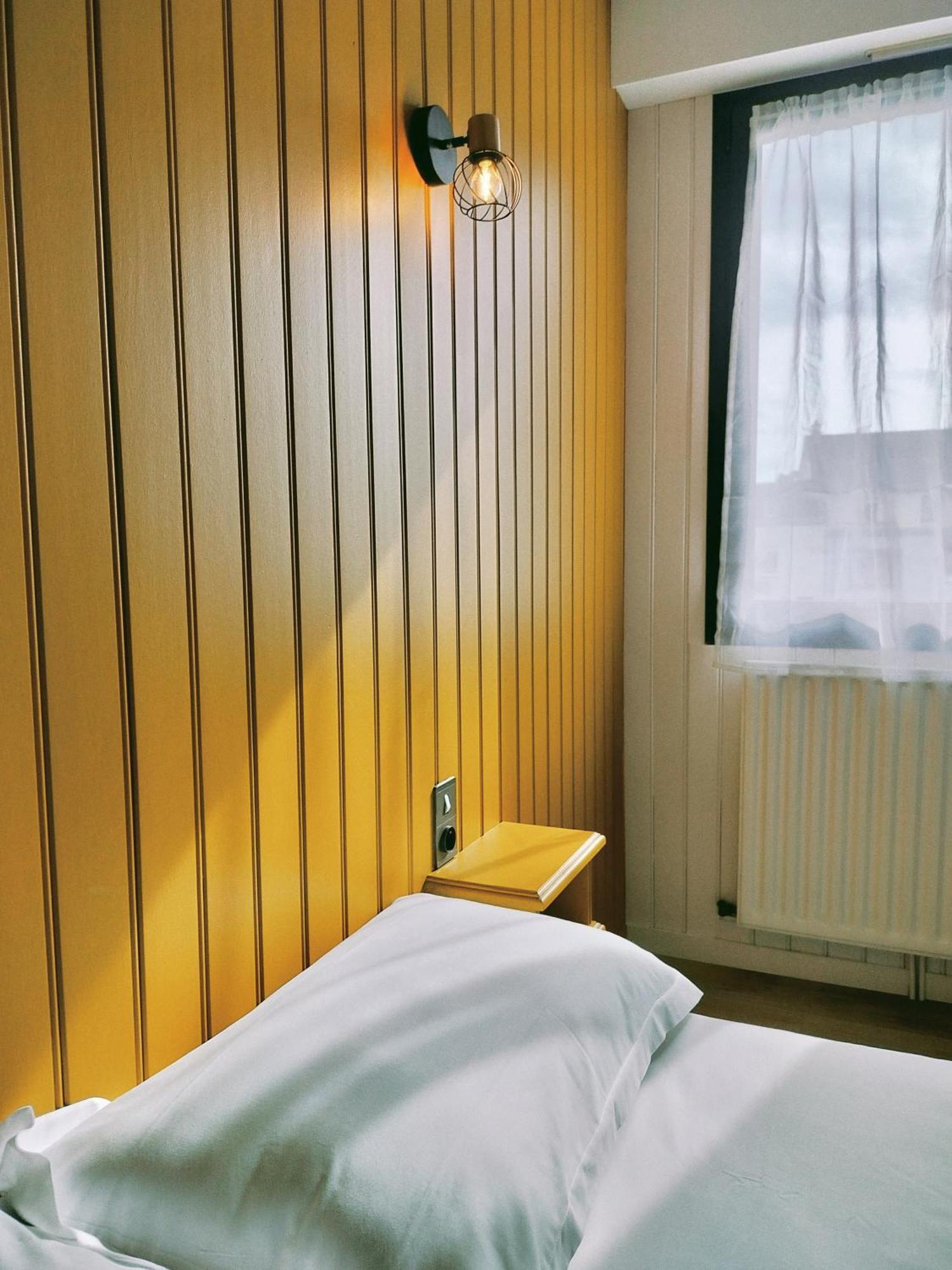 Hotel La Tour Des Anglais Mayenne Eksteriør billede